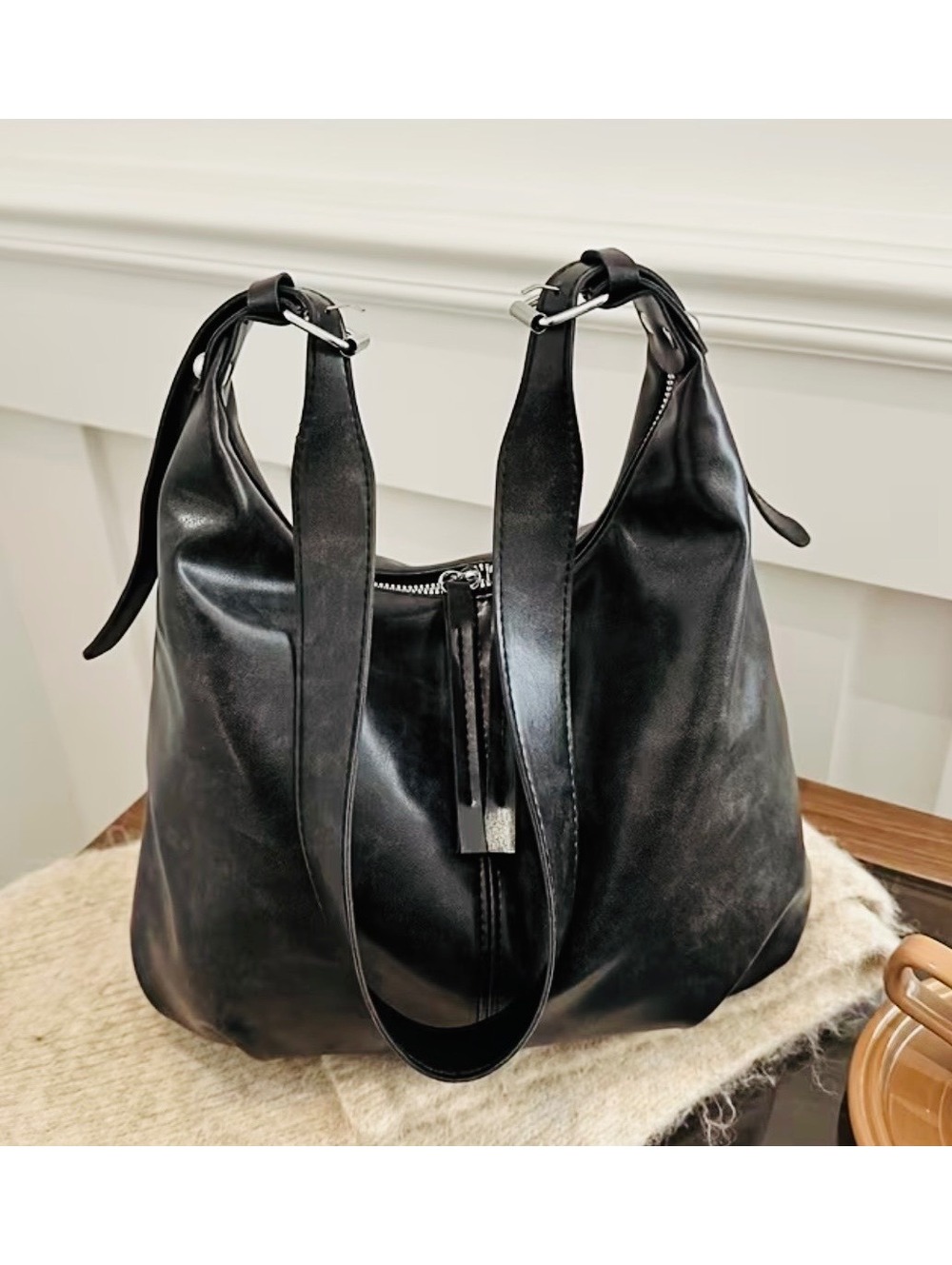 New - Vintage Inspired Faux Leather Shoulder Bag - Black